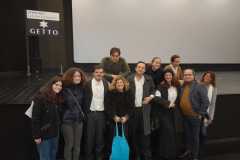 La compagnia teatrale insieme al vice Sindaco Iaccarino, all'Assessore alla Pubblica Istruzione Antonella Arnese e alla docente prof.ssa Carmen Sicignano